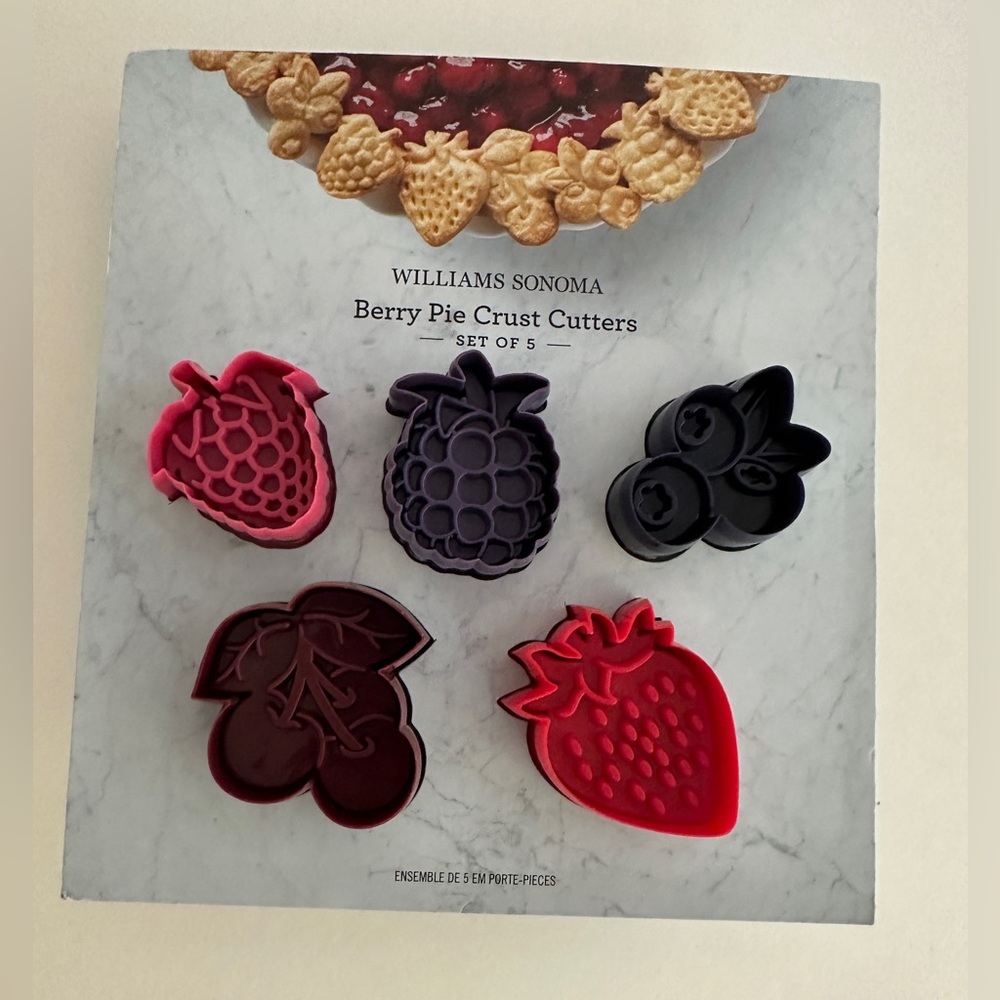 New Williams Sonoma Fruit Pie Crust Cutters Set - Red, Purple, Black
